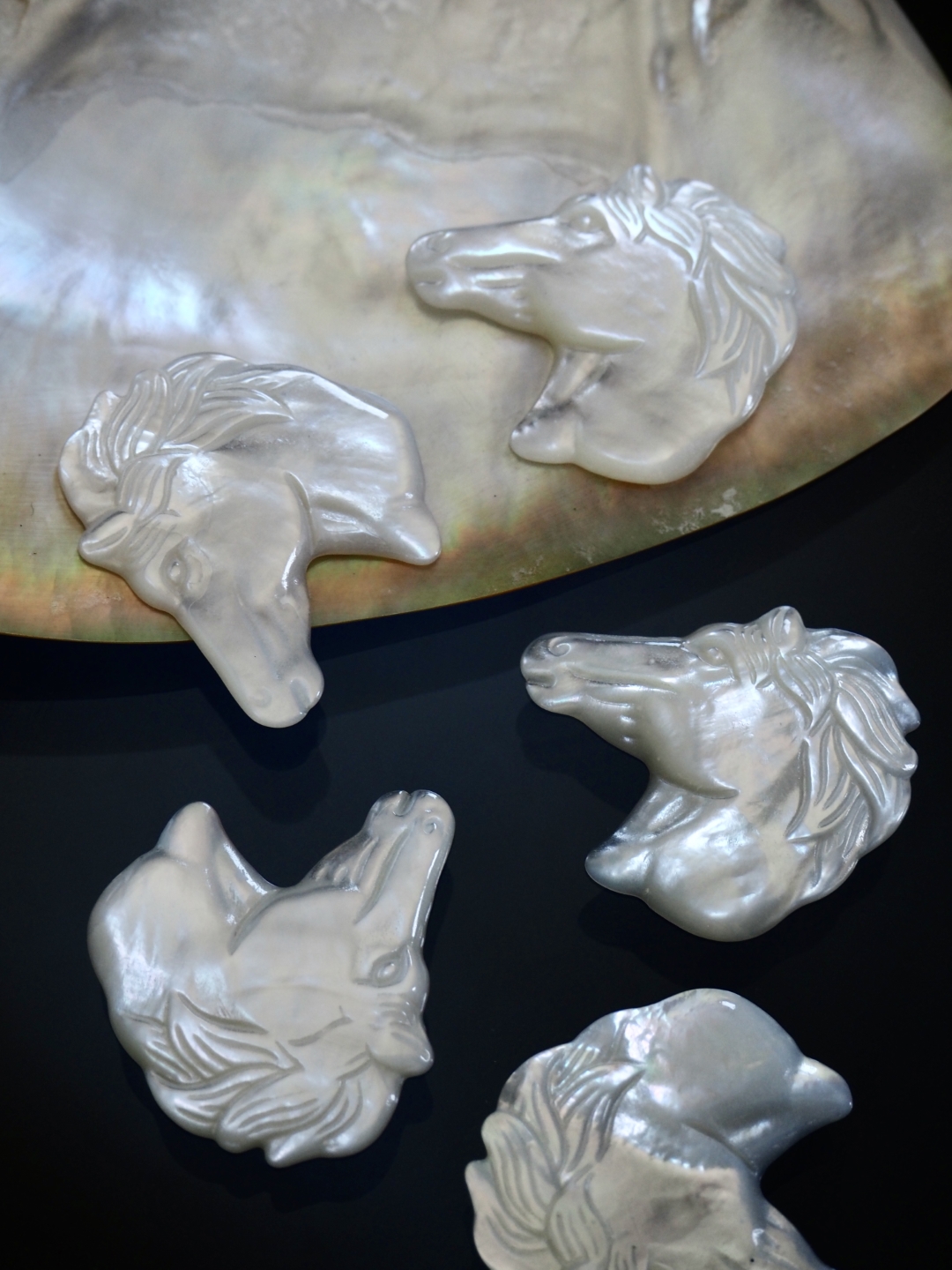 カメオ - 白馬 (シロチョウガイ)【約33×30mm/1個】[メール便可]まとめ買い10%OFF #1169 En:Shell cameo -White MOP- 貝殻