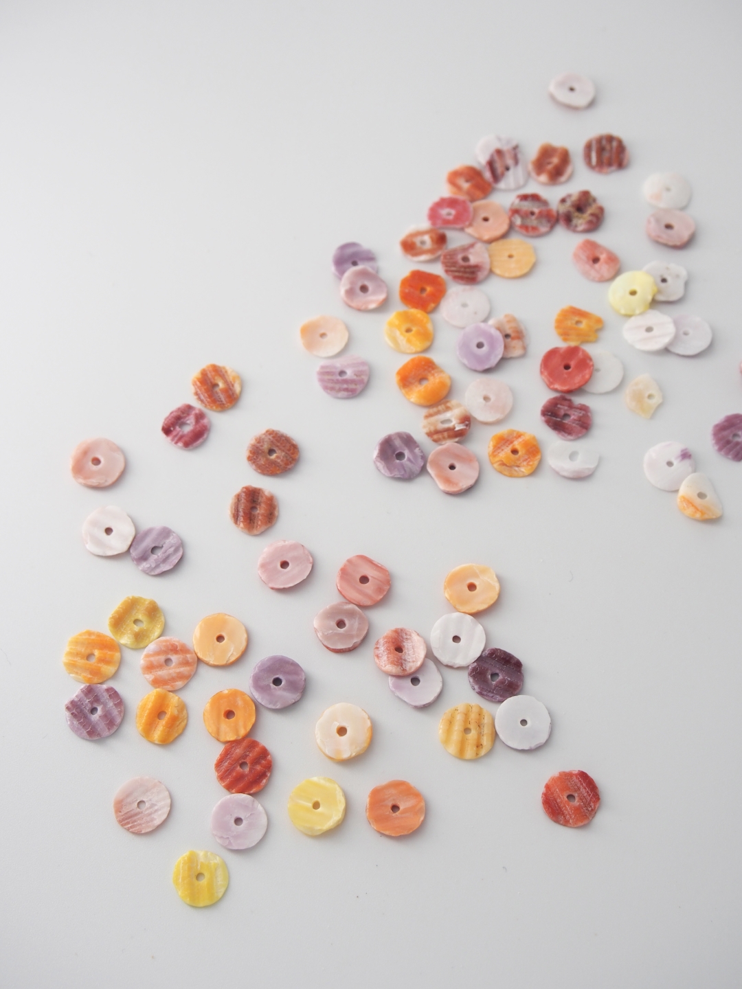 ヒオウギガイ スパンコール【約4～5mm/1本約60枚・約10cm】#269 [メール便可]まとめ買い10%OFF 貝殻