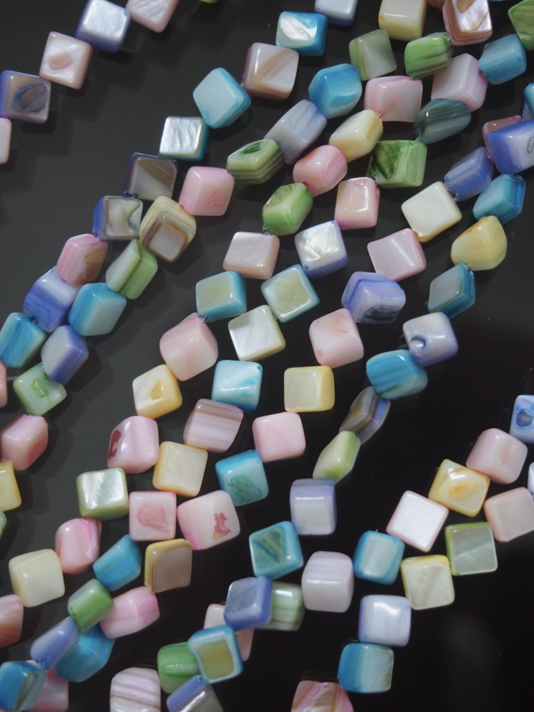 淡水真珠貝 -パステルカラー- キューブ【約6mm】＃240[メール便可]   En:Freshwater pearl MOP - Shell Beads 貝殻