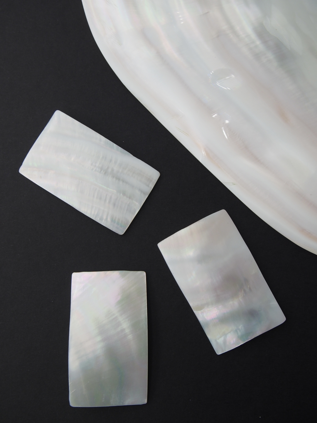 真珠貝プレート -　淡水真珠貝(長方形)【約3.5ｃｍ×5ｃｍ/1枚】[メール便可]  En: Shell Rectangle Cut, Freshwater Pearl (size:3.5*5cm, per 1pc) 貝殻