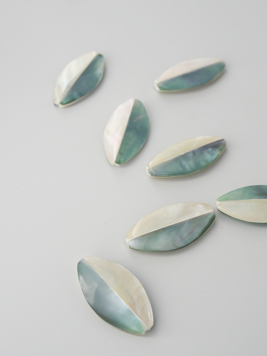 シェルパーツ オーバル #101【約3ｃｍ/2個入】[メール便可]    En: Shell aaccessory, Four Sided Green Shell Beads (Size:3cm, per 2pcs) 貝殻