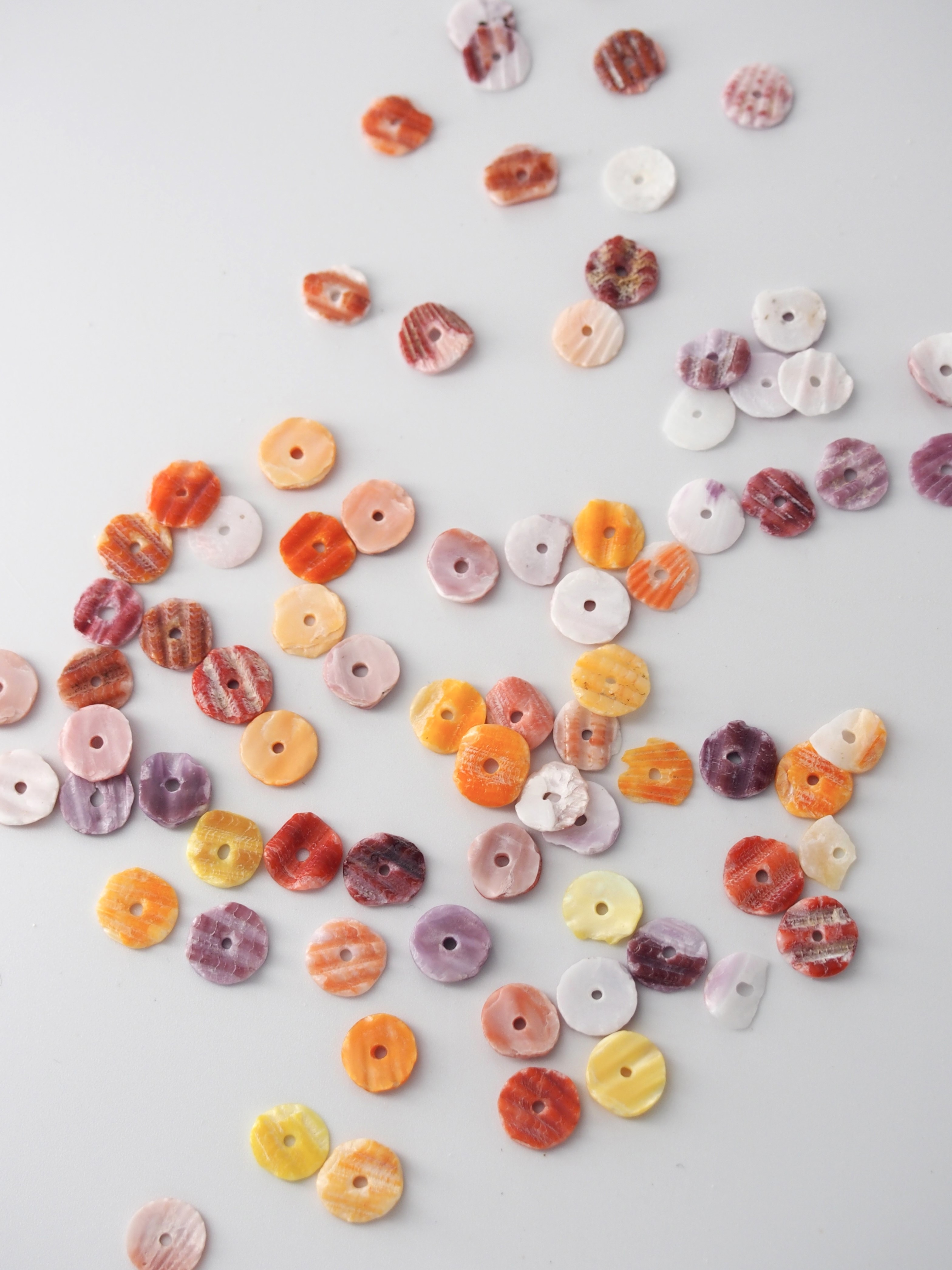 ヒオウギガイ スパンコール【6mm/約70枚・約10cm】#1368[メール便可]まとめ買い10%OFF  En:Pecten Nobilis sequins 貝殻