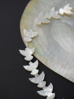 シェルビーズ - ハト(シロチョウガイ)【約12×13mm/1個】[メール便可]まとめ買い10%OFF #201 En:Shell Beads -white MOP 貝殻