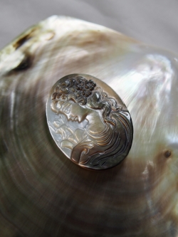 カメオ - マリア (クロチョウガイ)【約37×28mm/1個】[メール便可] #217 En:Shell cameo -Black MOP- (size:約37×28mm per 1pcs) 貝殻
