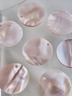 シェルビーズ-プレートラウンド穴有(淡水真珠貝ピンク)【約20mm/1個】[メール便可]まとめ買い10%OFF #1033 En:Shell beads -Freshwater pearl MOP