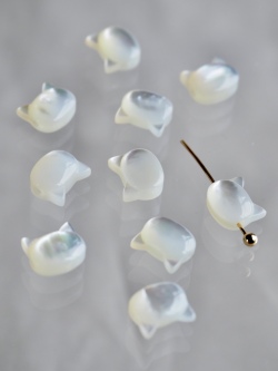 シェルビーズ-横穴シロネコ キティ小(シロチョウガイ)【約7×6mm/1個】[メール便可] まとめ買い10%OFF #1049 En: Shell Beads -White MOP 貝殻