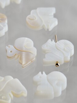 シェルビーズ-リス(淡水真珠貝)【約13×14mm/1個】[メール便可]まとめ買い10%OFF #1209 En:Shell beads -Freshwater pearl MOP 貝殻