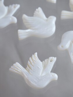 シェルビーズ -ハト(淡水真珠貝)【約20×22mm/1個】[メール便可]まとめ買い10%OFF #1234 En: Shell Beads -freshwater pearl