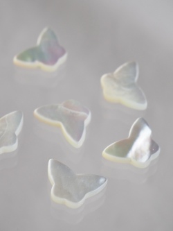 シェルカボション-バタフライ小(シロチョウガイ)【約8×11mm/1個】[メール便可]まとめ買い10%OFF #1016 En:Shell parts -White MOP