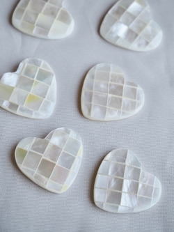 シェルカボション -螺鈿ハート(シロチョウガイ)【約19×20mm/1個】[メール便可]まとめ買い10%OFF #1224 En: Shell Beads -White MOP