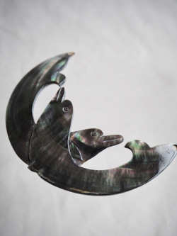 シェルパーツ-イルカ(クロチョウガイ)【約55×80mm/1個】[メール便可]まとめ買い10%OFF #1262 En:Shell charm Black MOP 貝殻