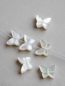 シェルビーズ-バタフライ 縦穴・裏穴(シロチョウガイ)【約6×8mm/1個】[メール便可]まとめ買い10%OFF #1137 En:Shell Beads -White MOP 貝殻