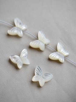 シェルビーズ-バタフライ 小 縦穴(シロチョウガイ)【約8×10mm/1個】[メール便可]まとめ買い10%OFF #1140 En:Shell Beads -White MOP 貝殻