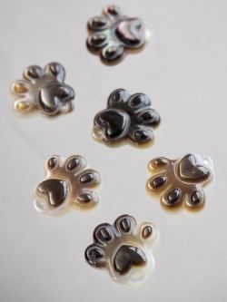 シェルビーズ-肉球(クロチョウガイ)【約12×13mm/1個】[メール便可] まとめ買い10%OFF  #1162 En: Shell Beads -Black MOP 貝殻