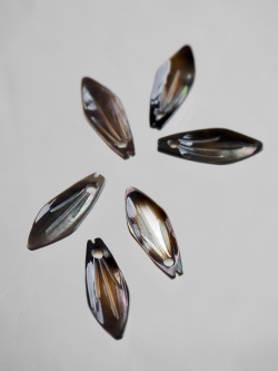 シェルビーズ-リーフ(クロチョウガイ)【約5×13mm/1個】[メール便可]まとめ買い10%OFF #1185 En:Shell Beads -Black MOP