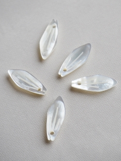 シェルビーズ-リーフ(シロチョウガイ)【約5×13mm/1個】[メール便可]まとめ買い10%OFF #1187 En:Shell Beads -White MOP
