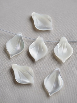 シェルビーズ-リーフ(タカセガイ)【約10×15mm/1個】[メール便可]まとめ買い10%OFF #1177 En:Shell Beads -White MOP