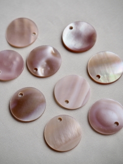 シェルビーズ-プレートラウンド穴有(淡水真珠貝ピンク)【約15mm/1個】[メール便可]まとめ買い10%OFF #1256 En:Shell beads -Freshwater pearl MOP 貝殻