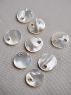 シェルビーズ-プレートラウンド穴有(シロチョウガイ)【約10mm/1個】[メール便可]まとめ買い10%OFF #1260 En:Shell beads -White MOP 貝殻