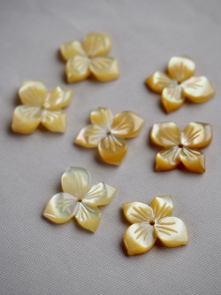 シェルビーズ -アジサイ イエロー(シロチョウガイ)【約12mm/1個】[メール便可]まとめ買い10%OFF #1109 En:Shell Beads -White MOP