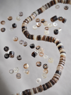 ブラウンリップ#40【約0.5cm/1本約60cm】[メール便可-10袋まで]  En: Shell Beads,brown lip