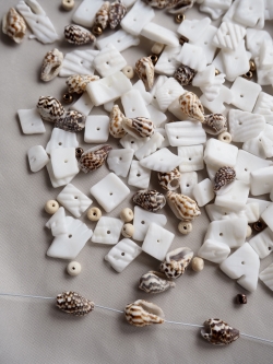 シェルビーズミックス No.13【約0.5～1.0cm/約40g】 [メール便可-15袋まで]En:Shell Beads 貝殻