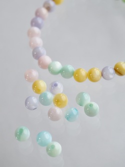 淡水真珠貝 -パステルカラー(グリーン系)丸ビーズ【約4mm(約10cm・約25個)】#1370[メール便可]まとめ買い10%OFF En:Freshwater pearl MOP - Shell Beads 貝殻