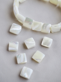 シェルビーズ-スクエア(タカセガイ)【約6mm(約10cm・約16個)】#1321[メール便可]まとめ買い10%OFF En:Shell Beads -Trocus 貝殻