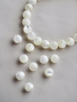 タカセガイ-丸ビーズ【約4mm(約10cm・約25個)】#1334[メール便可]まとめ買い10%OFF En:Shell Beads -Trocus 貝殻