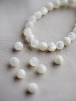 タカセガイ-丸ビーズ【約5mm(約10cm・約20個)】#1340[メール便可]まとめ買い10%OFF En:Shell Beads -Trocus 貝殻