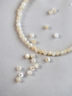 タカセガイ-丸ビーズ(ベージュ)【約2mm(約10cm・約50個)】#1332[メール便可]まとめ買い10%OFF En:Shell Beads -Trocus 貝殻