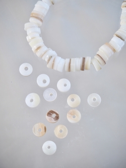 淡水真珠貝 スパンコール【約5mm(約10cm・約45個)】#1362[メール便可]まとめ買い10%OFF En:Freshwater pearl MOP - Shell Beads 貝殻