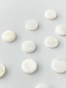 シェルビーズ - ラウンド(淡水真珠貝)【約10mm/約10個・約10cm】[メール便可]まとめ買い10%OFF #290 貝殻