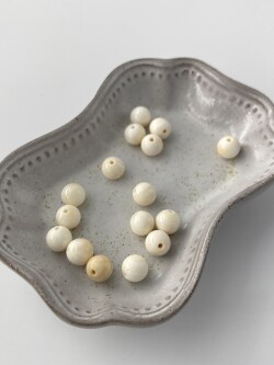 淡水真珠貝 - 丸ビーズ【約6mm/約16個・約10cm】[メール便可]まとめ買い10%OFF #277 En:Freshwater - Shell Beads 貝殻