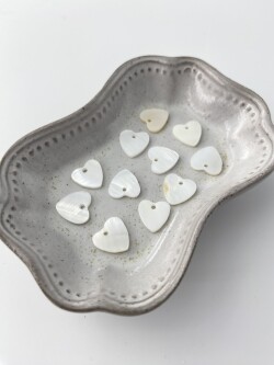 シェルプレートビーズ-ハートカット（淡水真珠貝）【約10×10ｍm】[メール便可] #250 En:Shell accessory,heart, freshwater pearl