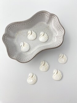 スワンカット（淡水真珠貝）【約17×14ｍm/1枚】[メール便可]まとめ買い10%OFF #245