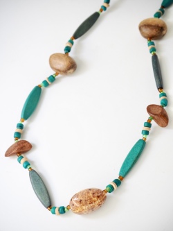 タカラガイ・ウッドネックレス【全長約85cm/1個】[メール便可]まとめ買い10%OFF