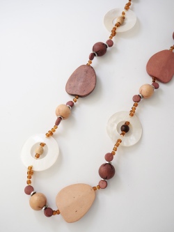 シロチョウガイ・ウッドネックレス(ブラウン)【全長約100cm/1個】[メール便可]まとめ買い10%OFF