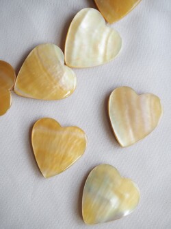 シェルビーズ-ハート (シロチョウガイ)＃103【約2cm/1個】[メール便可]まとめ買い10%OFF En: White MOP Shell Beads 貝殻
