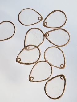 ゴールドエッジ ティアドロップ -カピス ナチュラル-【約20×15mm/1個】[メール便可]まとめ買い10%OFF #324 貝殻