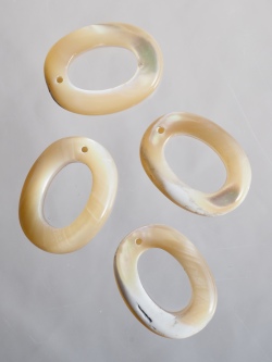 シェルビーズ-サークル片穴(タカセガイ)【約15×20mm/1個】[メール便可]まとめ買い10%OFF #1026 En: Trocus - Shell Beads 貝殻