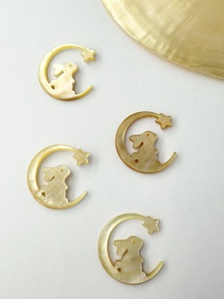 カメオ - 月と兎  右顔(シロチョウガイ)【約24×25mm/1個】[メール便可]まとめ買い10%OFF #2061 En:Shell cameo -White MOP 貝殻