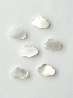 シェルビーズ-雲 横穴(シロチョウガイ)【約10×15mm/1個】[メール便可]まとめ買い10%OFF #2095 En:Shell Beads -White MOP 貝殻