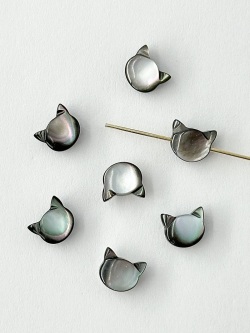 シェルビーズ - 横穴クロネコ キティ(クロチョウガイ)【約7×6mm/1個】[メール便可]まとめ買い 10%OFF#2105 En:Shell Beads -Black MOP-