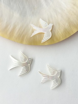 シェルビーズ - ツバメ(シロチョウガイ)【約23×25mm/1個】[メール便可]まとめ買い10%OFF #220 En:Shell Beads -White MOP 貝殻