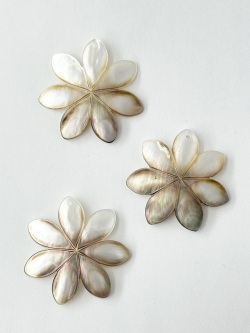 シェルパーツ - フラワー(クロチョウガイ)【約38mm/1個】[メール便可] まとめ買い10%OFF #2113 En:-Shell parts -Black MOP 貝殻