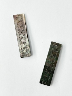 シェルパーツ-プレート短冊(クロチョウガイ)【約10×40mm】1個 [メール便可]まとめ買い10%OFF #2120 En:Shell parts -Black MOP 貝殻