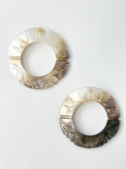 シェルパーツ-ラウンド デザイン(クロチョウガイ)【約40mm】1個 [メール便可]まとめ買い10%OFF #2123 En:Shell parts -Black MOP 貝殻