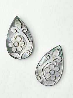 シェルパーツ-ティアドロップ-フラワー-(クロチョウガイ)【約20×31mm】1個 [メール便可]まとめ買い10%OFF #2127 En:Shell parts -Black MOP 貝殻