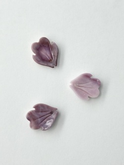 シェルビーズ-花びら 紫-(淡水貝)【約14×12mm/1個】[メール便可]まとめ買い10%OFF #2177 En:Shell Beads 貝殻